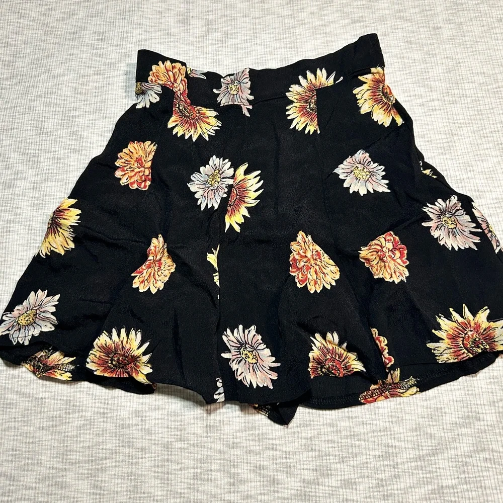 Brandy Melville Women Black‎ Floral Casual Skirt One Size Zipper